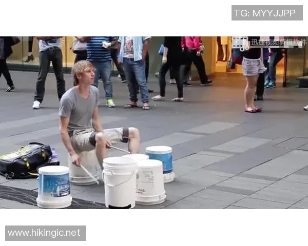 用双手捏出足球明星的魅力瞬间视频分享捏泥人的乐趣与创意